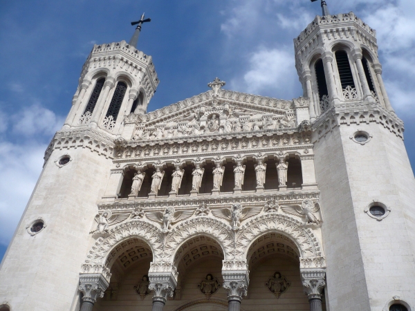 La façade de la basilique Notre-Dame de Fourvière © Théophile Fournet