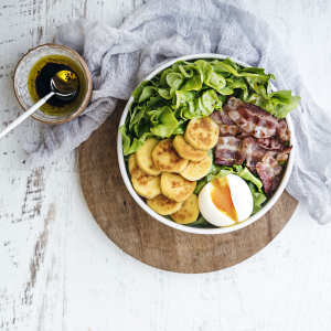 Salade lyonnaise © Stéphanie Iguna - Food Factory